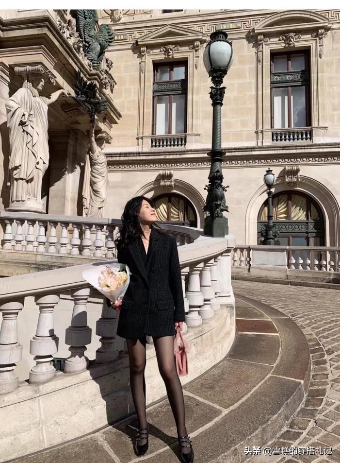 今年流行丝袜颜色穿法,今年最流行的丝袜穿法