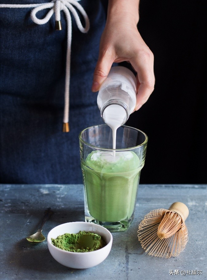 夏天的第一杯茶饮 (分享夏天第一杯奶茶)