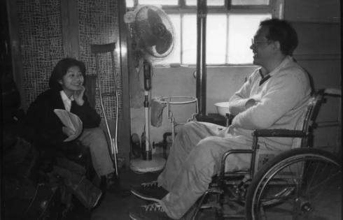 淮阴工学院回应网传女生劈腿,淮阴师范学院女生劈腿事件