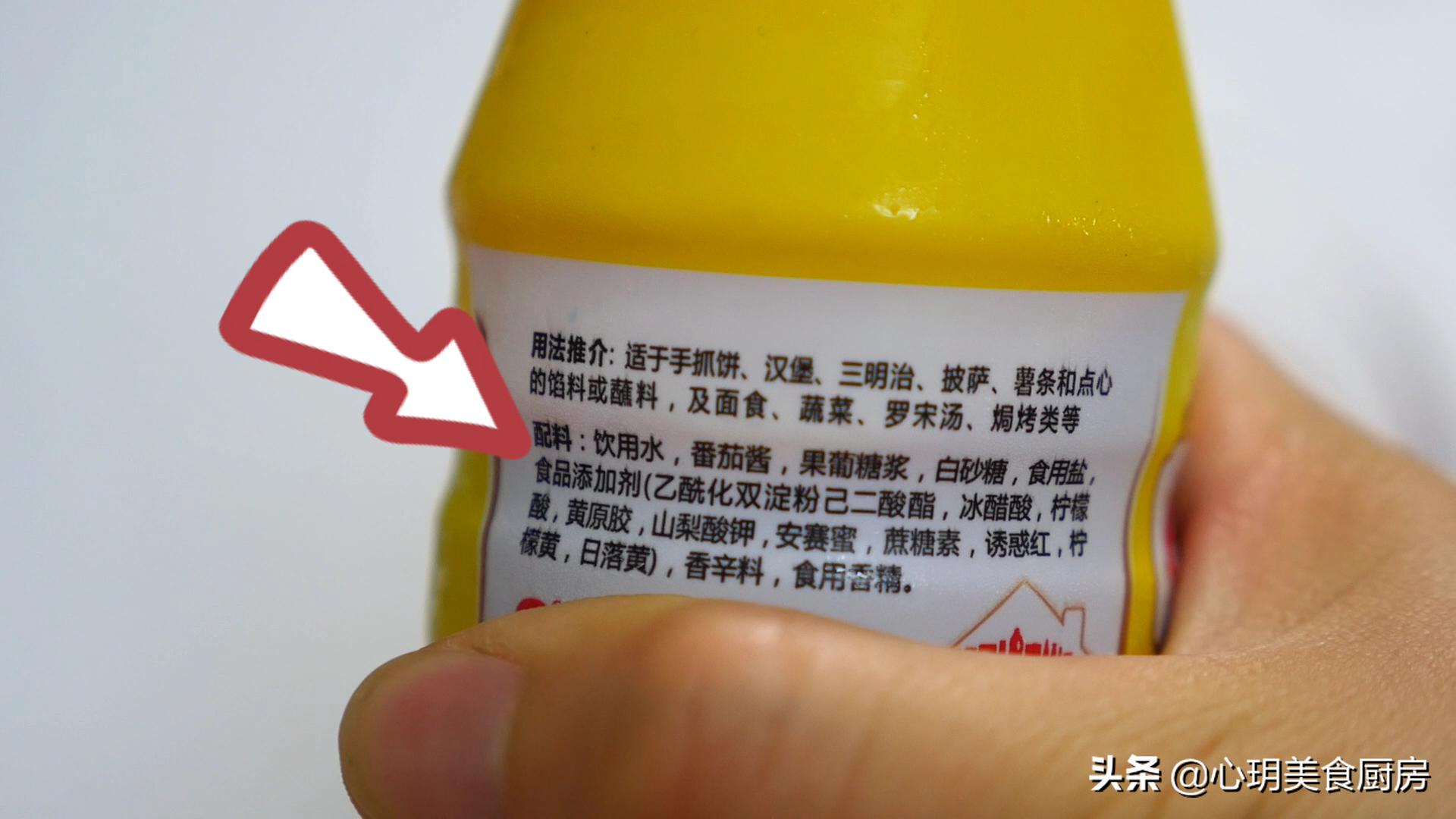 把番茄酱调成番茄沙司方法,把番茄放入冰箱边