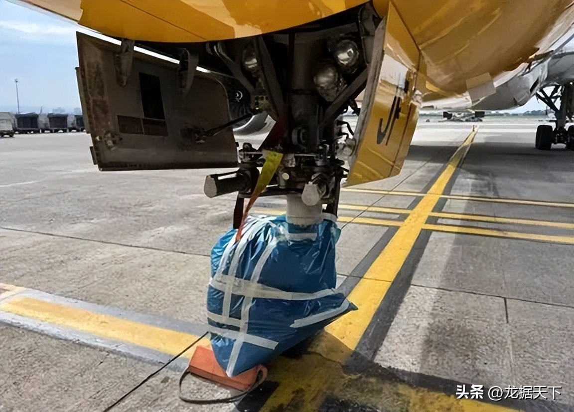 国泰航空780航班事故空地对话记录,国泰波音787客机香港起飞