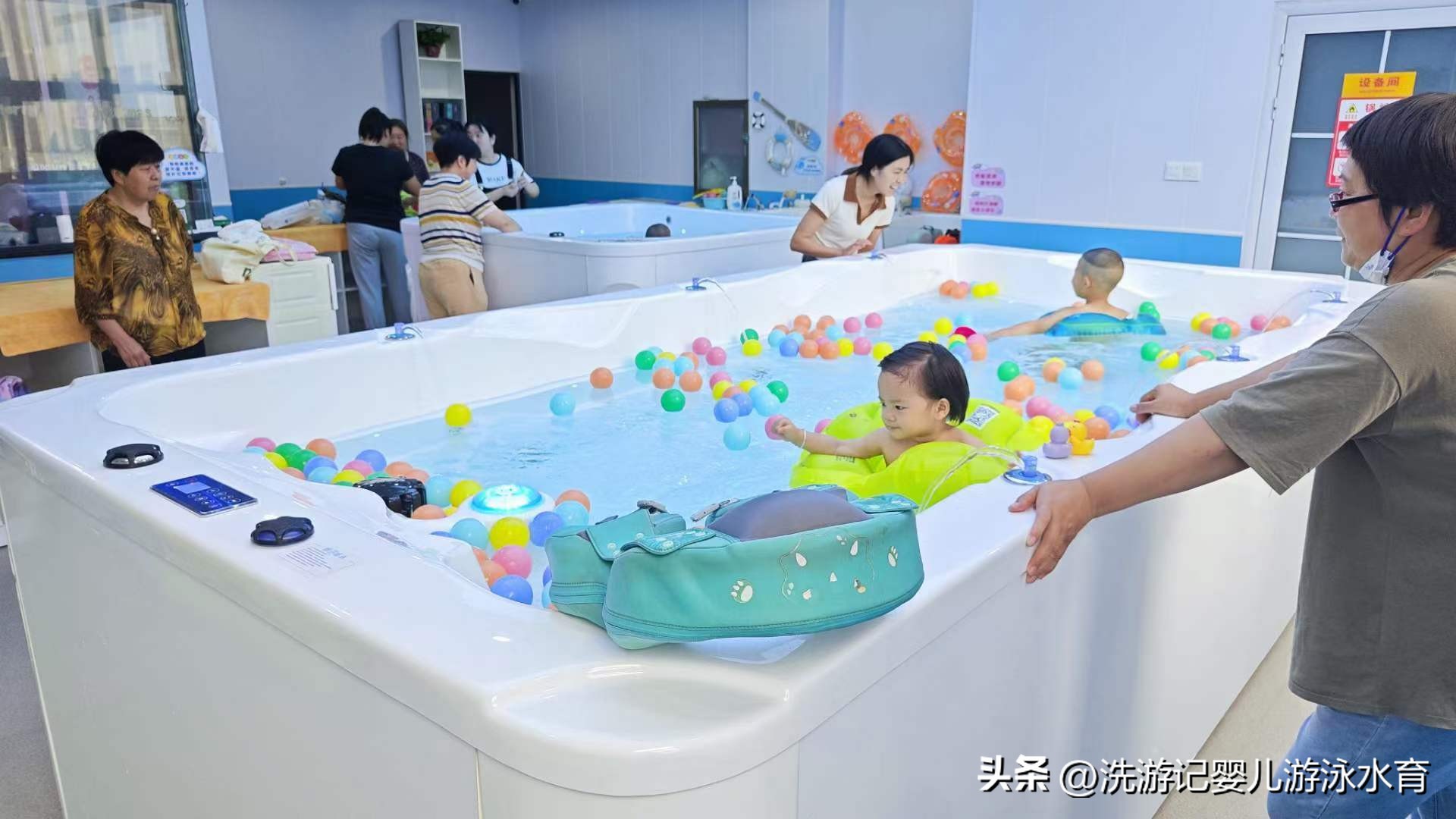 开宝宝游泳馆一年至少能赚多少钱,开婴儿游泳馆赚钱吗
