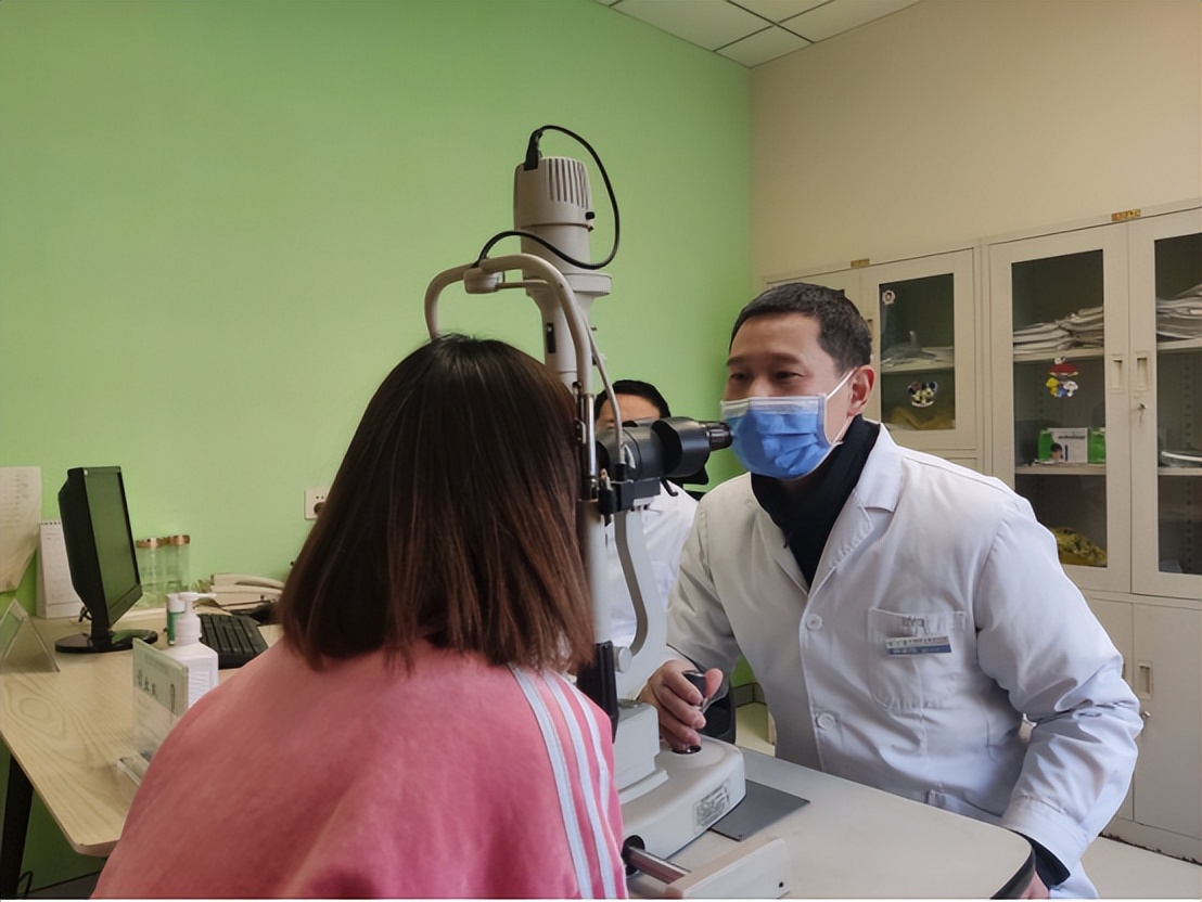 眼眶骨折怎么治疗,眼眶骨折算几级轻伤