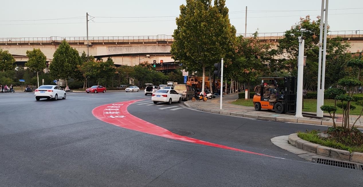 郑州新式斑马线标线,郑州街头标识