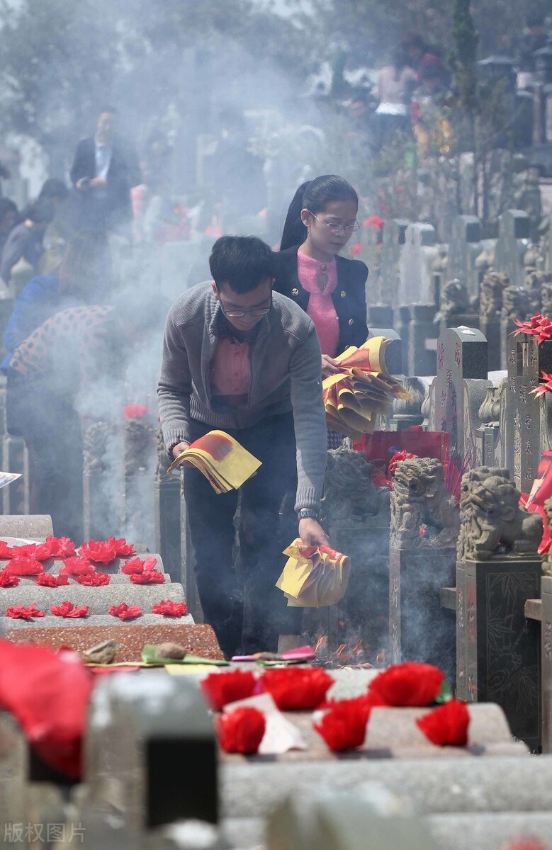 为什么不能带小孩去上坟,为什么老人说不能带孩子去祠堂