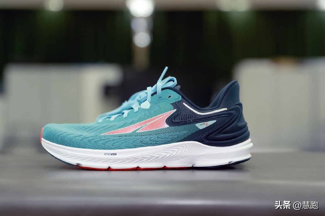 跑鞋科技有用吗,碳板跑鞋和普通跑鞋谁的脚感更好