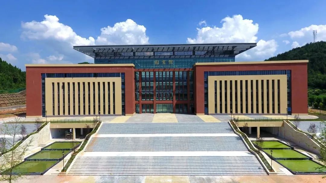 美翻了，四川高职院校风景如画，在这读书好巴适！