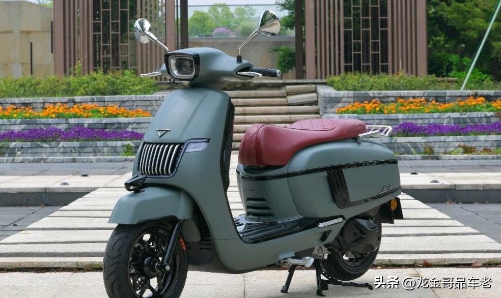 南方蒙娜丽莎150踏板测评,2023款南方蒙娜丽莎150复古踏板车