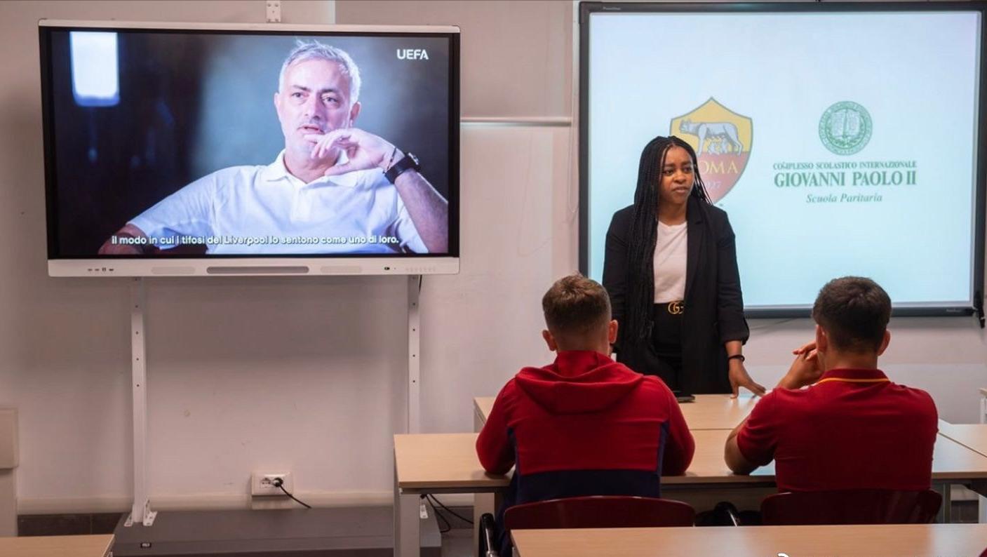 穆里尼奥相信自己永不放弃,穆里尼奥不像以前那样意气风发