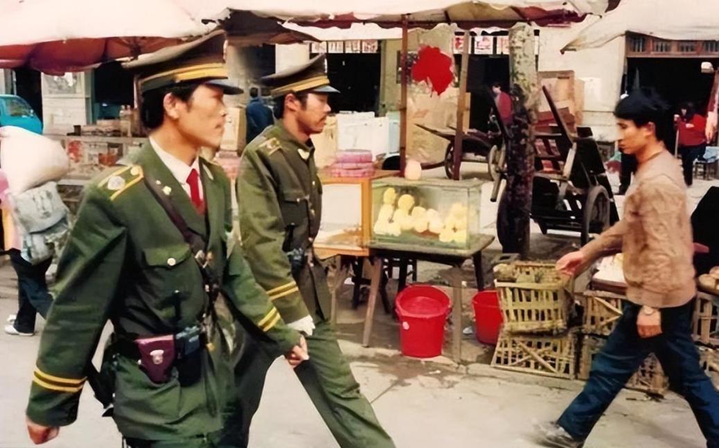 60岁老太*体下**被丈夫塞生石灰，还缝了三针，抬土枪崩他一炮