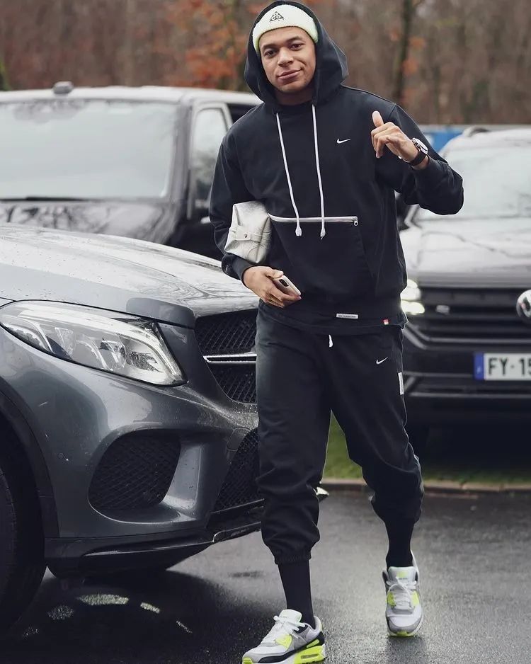 盘点足球巨星姆巴佩的豪宅长啥样,姆巴佩身价升至1.8亿欧