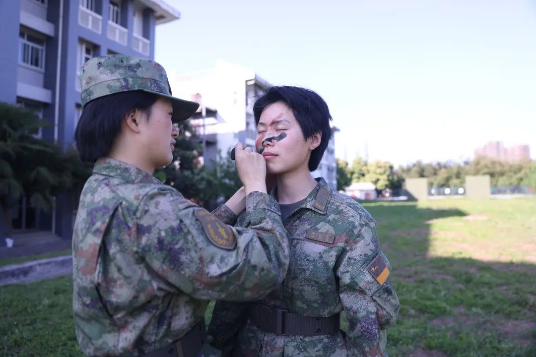 军营青春视频,镜头下的军营青春岁月