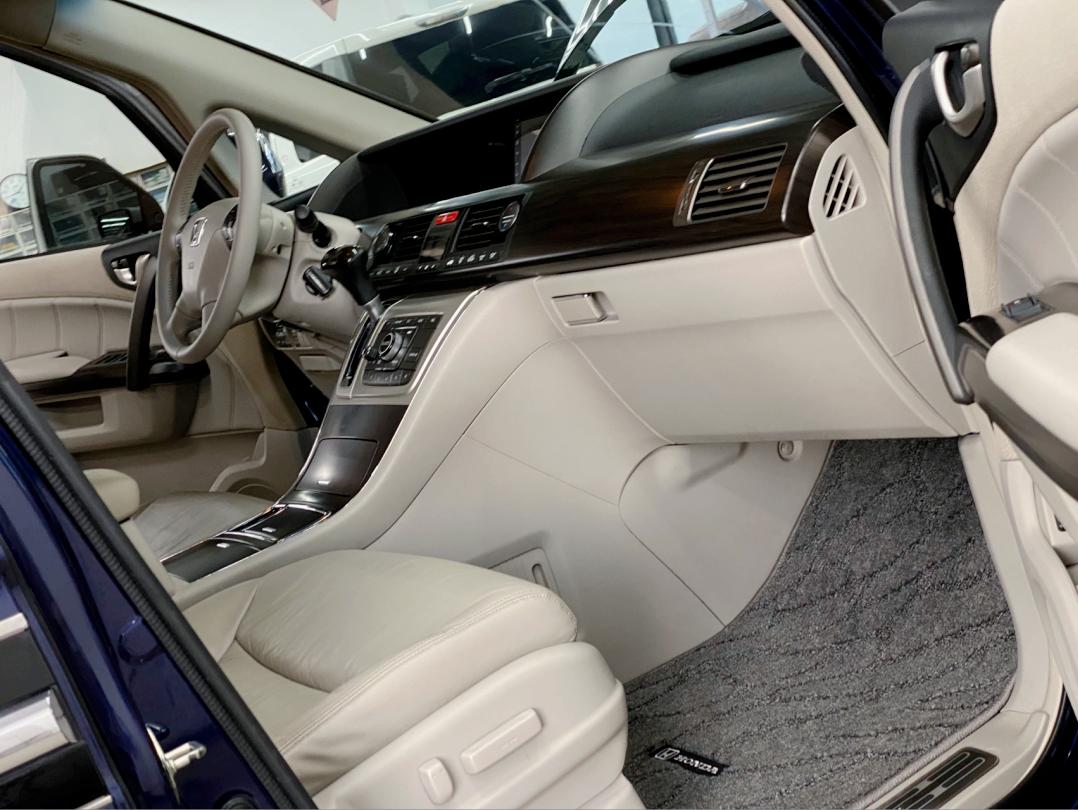 老款艾力绅二手车修复,老车翻新艾力绅