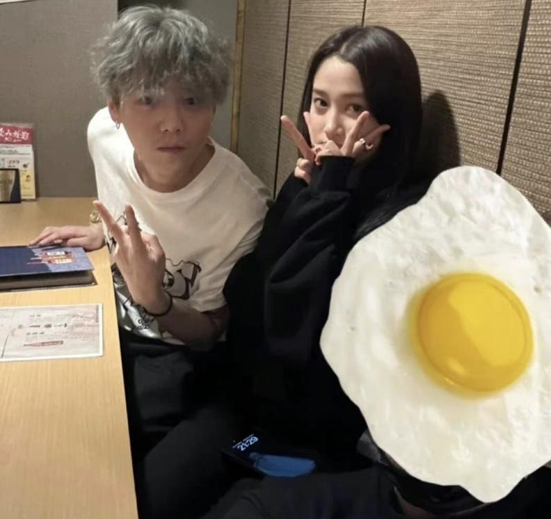 鹿晗关晓彤最新正面合影曝光,鹿晗关晓彤公开照片