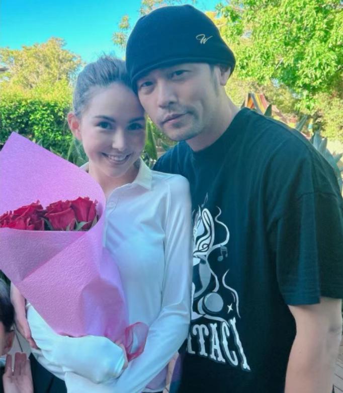 昆凌晒与周杰伦甜蜜合照,昆凌周杰伦同台最新照片