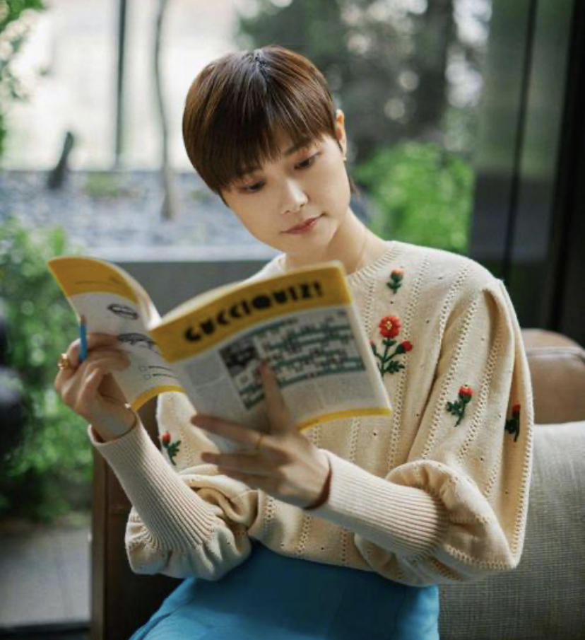 方脸大腮帮适合中分还是三七分,大饼脸中分超级简单又漂亮的发型