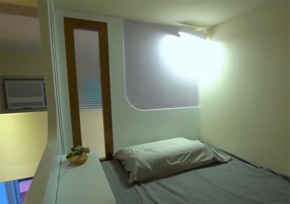 香港一家4口居住110尺劏房,香港一家五口住在豪宅