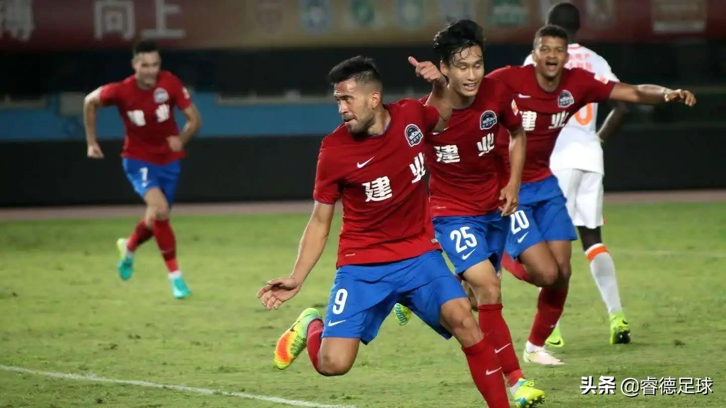 河南建业为什么要换球衣颜色,河南建业新赛季官方写真