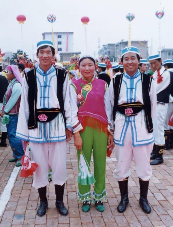 五十六个民族服饰一览图,五十六个民族服饰傈僳族