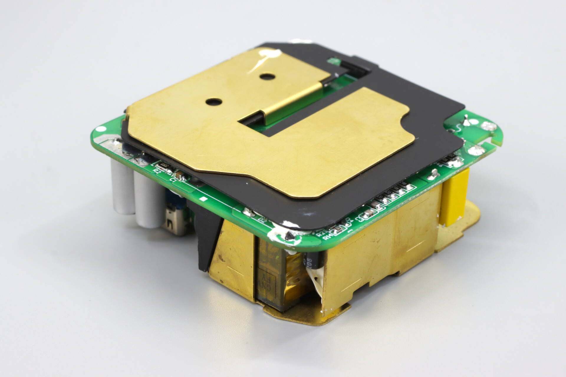 公牛新款67w快充插座拆解,公牛防过充保护插座拆解