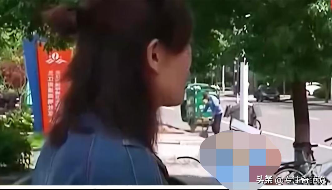 女子几杯红酒下肚，醒来发现内衣肩带松了