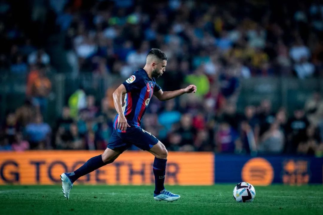 巴萨1-2不敌巴列卡诺莱万破门,巴萨1-2不敌巴列卡诺高喊梅西