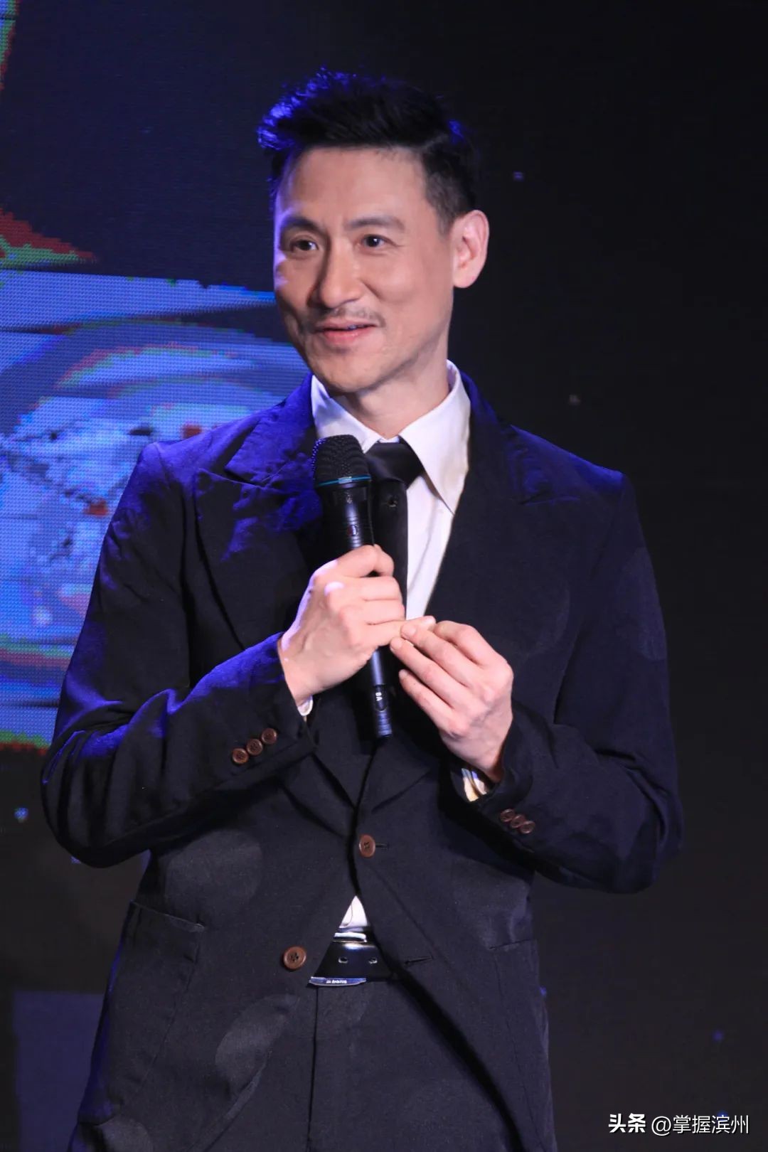 张学友演唱会上突然晕倒！最新回应→