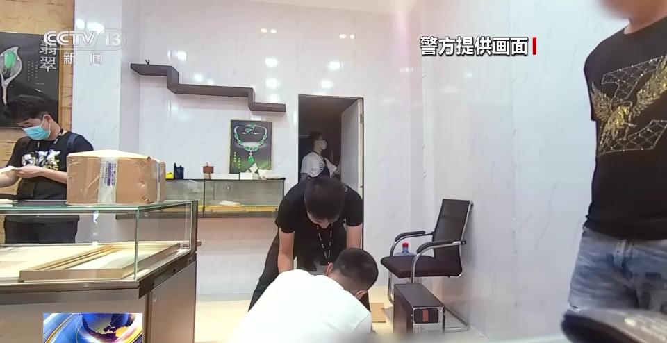 上海侦破买黄金洗钱系列案,神秘交易背后的真相