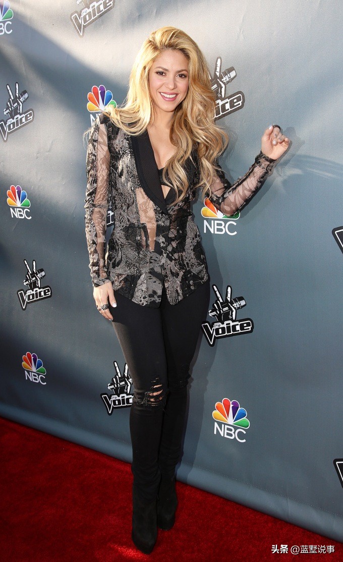 夏奇拉肚皮舞,夏奇拉和明星合唱