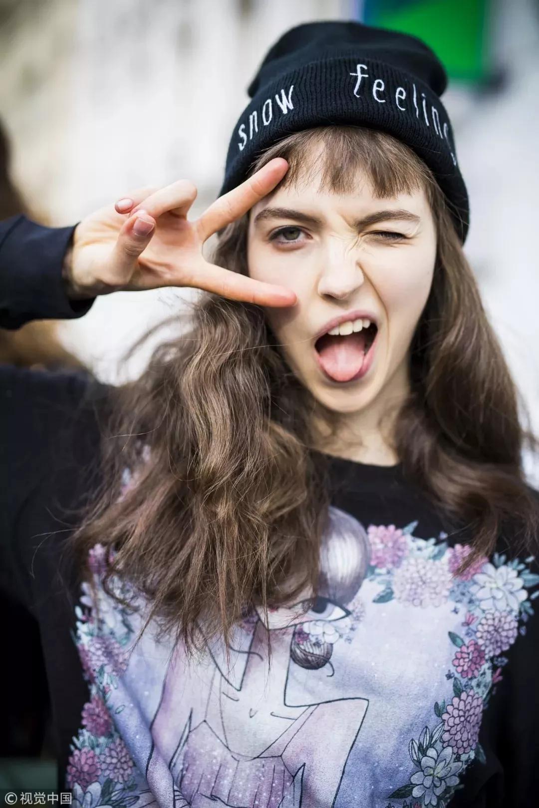 毛线帽明星同款保暖,明星毛线帽同款机场穿搭