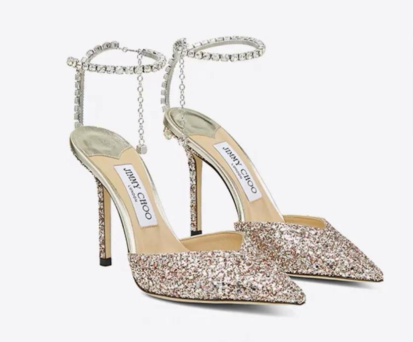 解决高跟鞋一走一掉的妙招,高跟鞋走路掉鞋怎么办