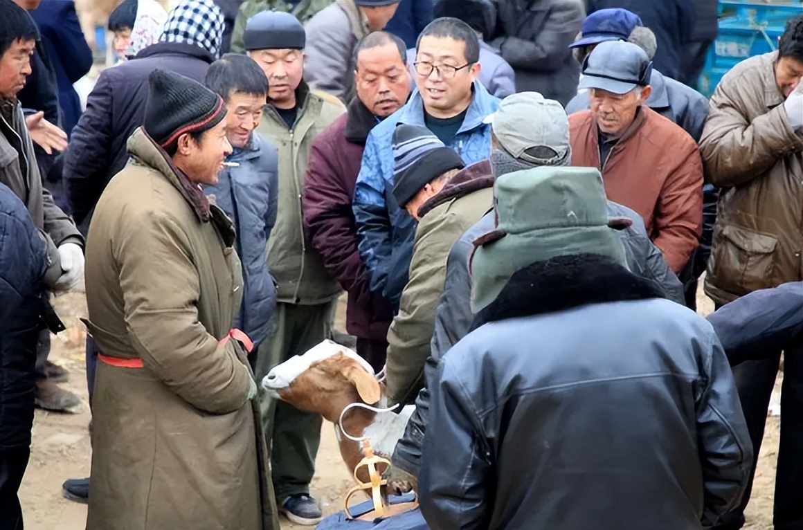 农村集市上什么商品最好卖,农村集市卖什么小商品好