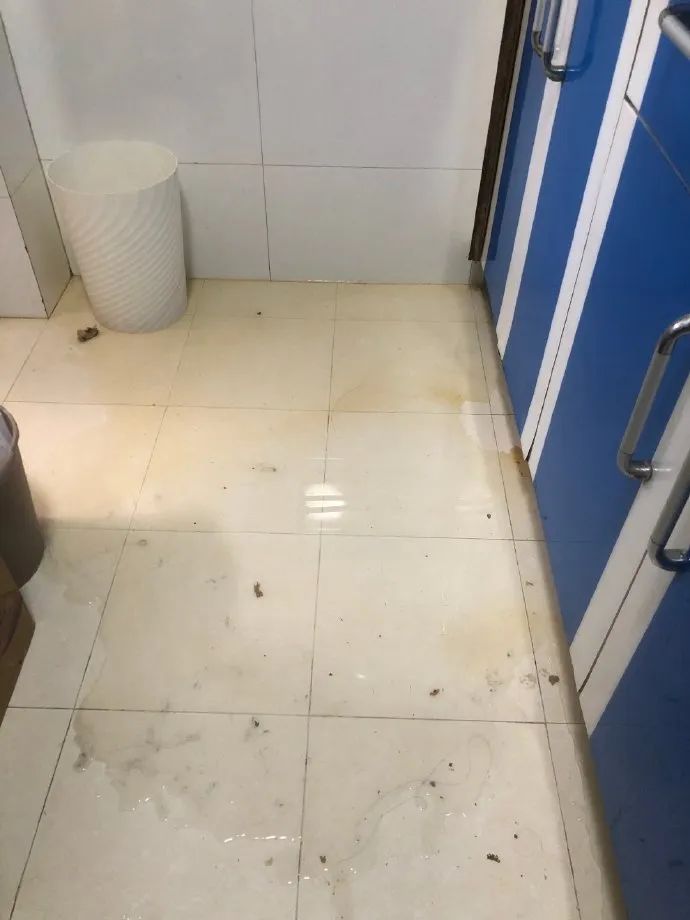 把老公的自拍照细节放大后，场面太刺激！哈哈哈哈