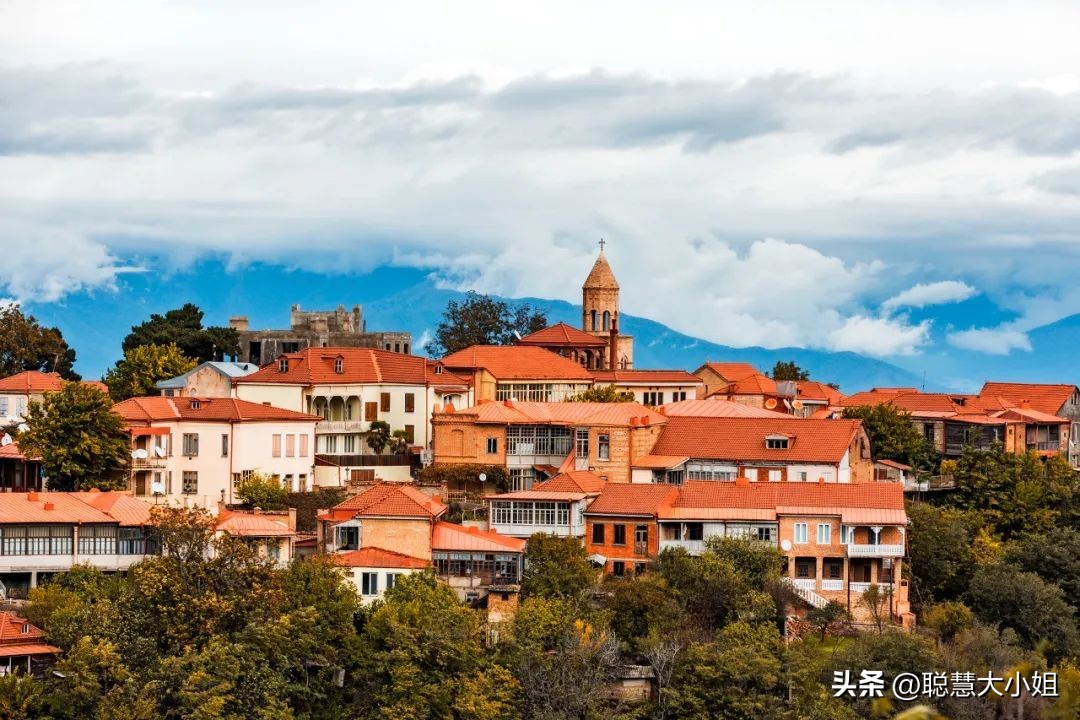 直飞，瑞士平替！这国安全性高，月薪6k算富裕，对中国超友好