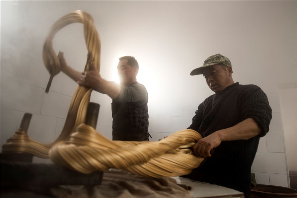 小哥农闲2个月赚1万8直播卖糖瓜，腊月二十三糖瓜粘，小时候味道