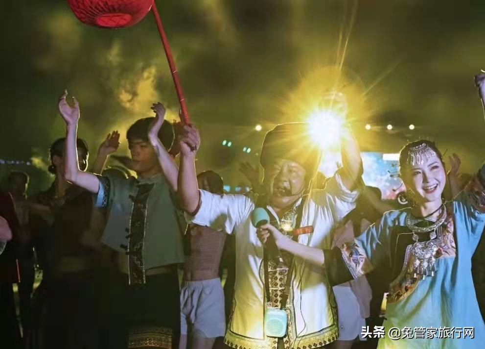 白天的凤凰古镇也很美,凤凰古城值得去么