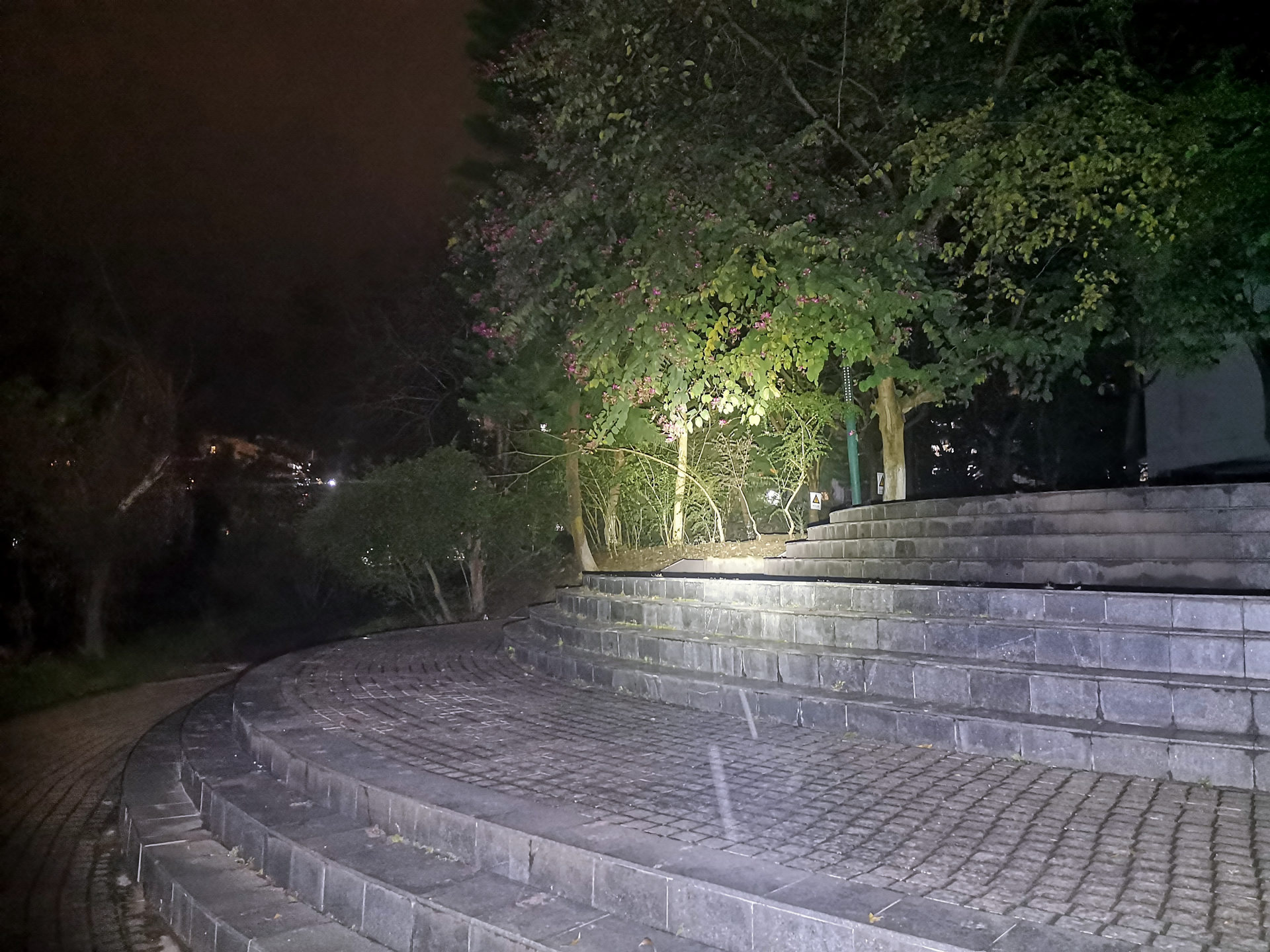 务本c2手电怎么样,务本手电c2亮度