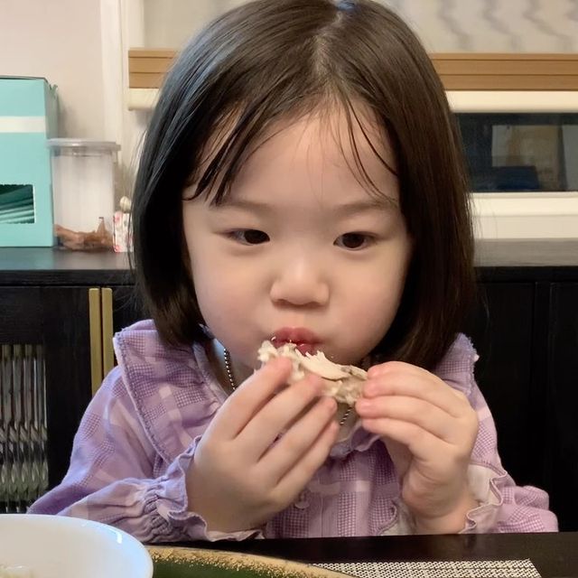 最近超火的可爱小女孩表情包,小女孩可爱萌表情包