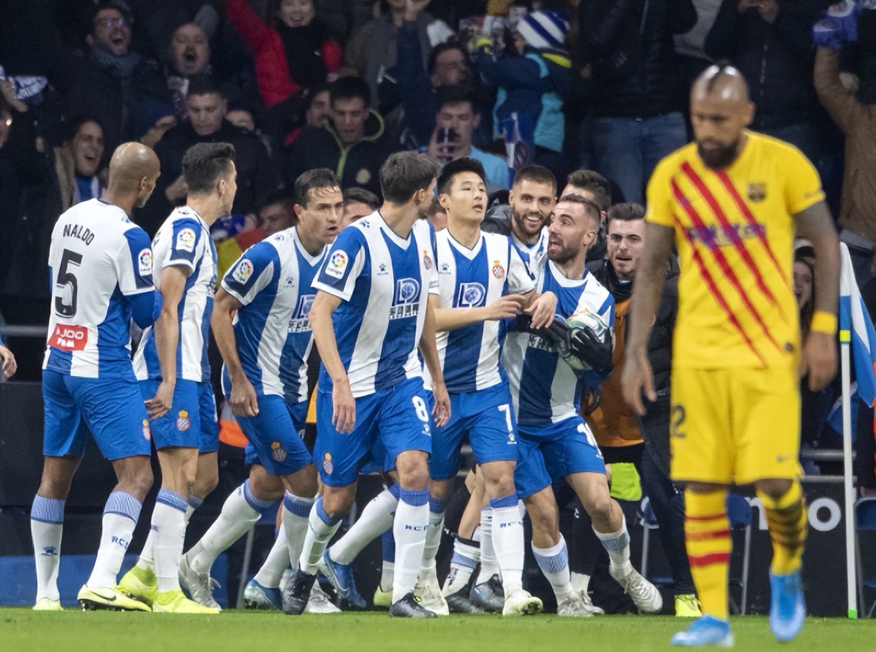 武磊靠踢球进入资产阶级,武磊回归上海海港首秀错失单刀