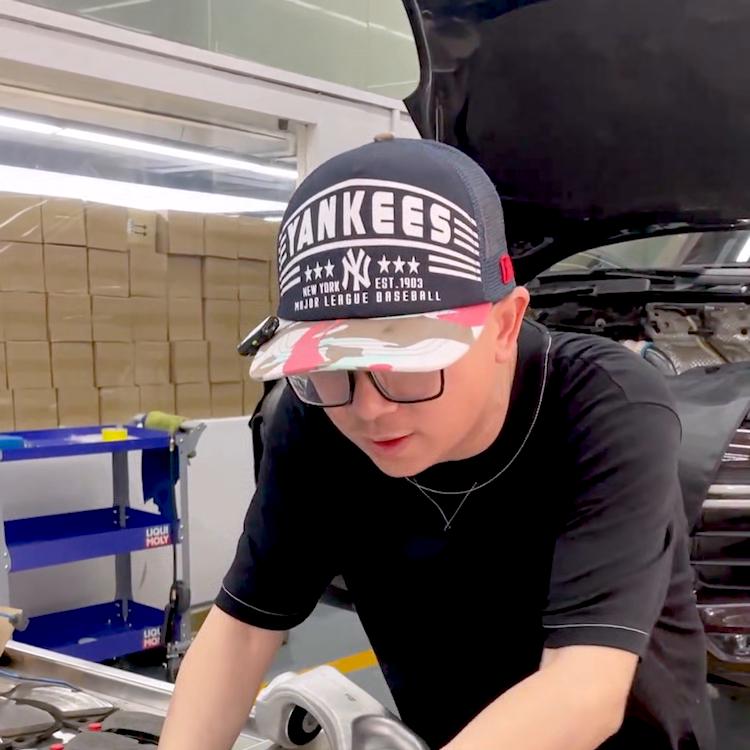 这是一个大工程,老款卡宴开始整备