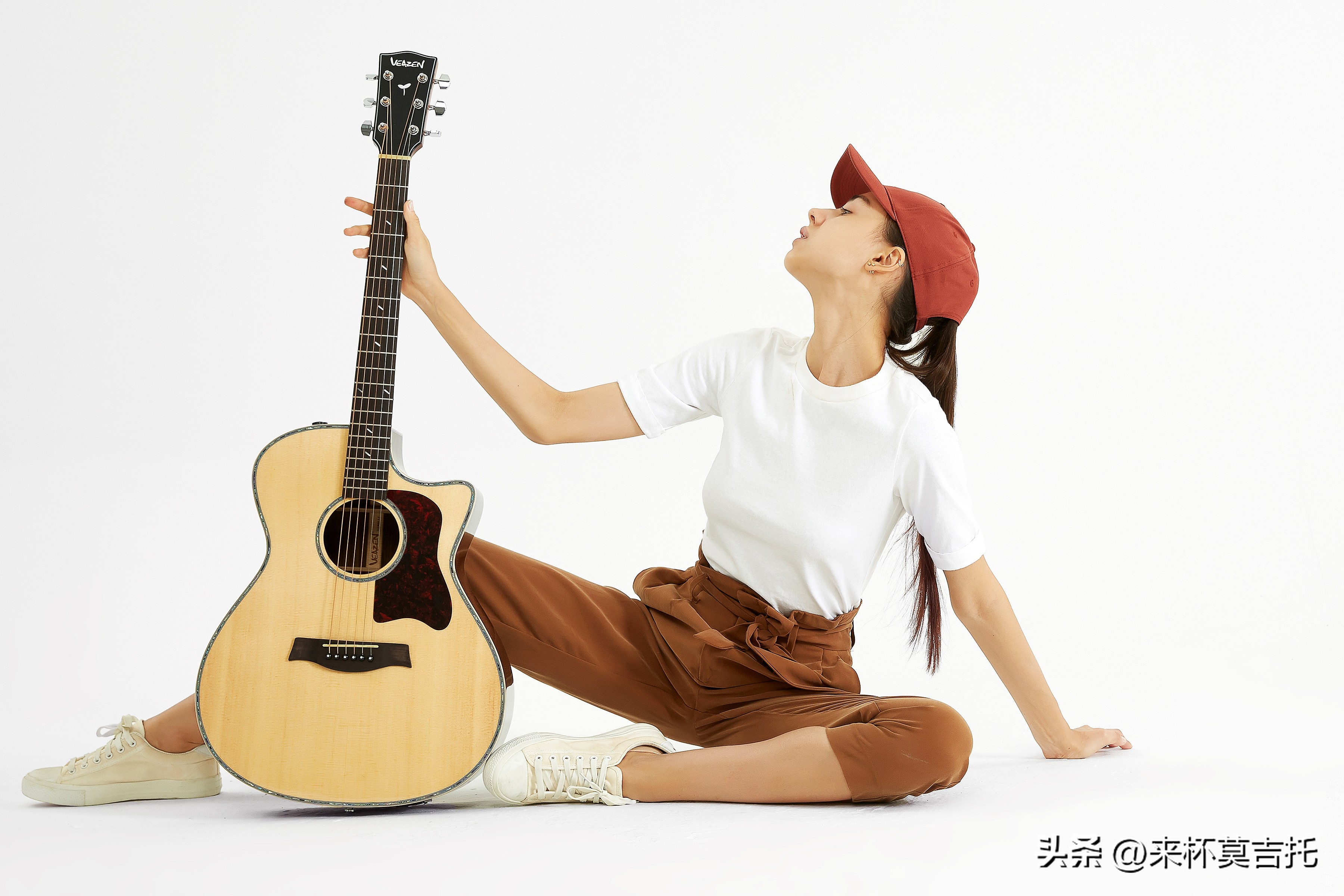 初学者买单板吉他还是合板吉他,丹迪jf651吉他单板民谣吉他多少钱