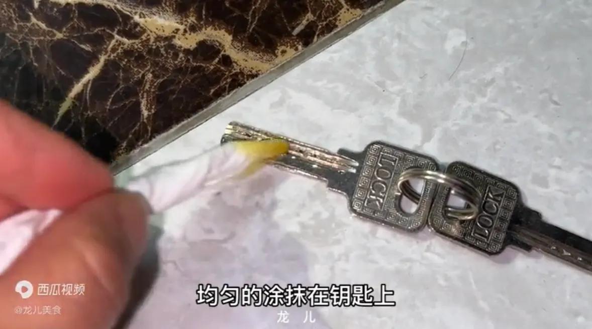 油烟机里的废油怎么处理可以浇花,油烟机里的废油用处真是多