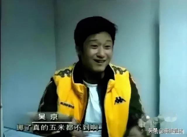 男子闹市开车飙车被举报,在小区停车库抓住醉驾该怎么判