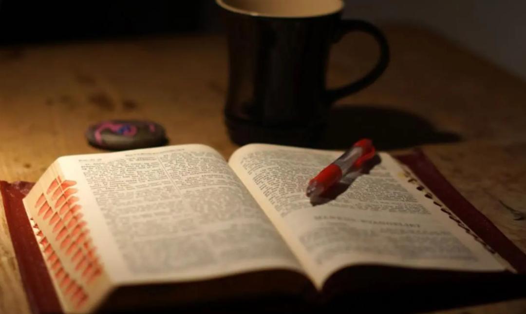 男人越是特别黏你女生会反感吗,男人越黏女人女人是不是会越烦