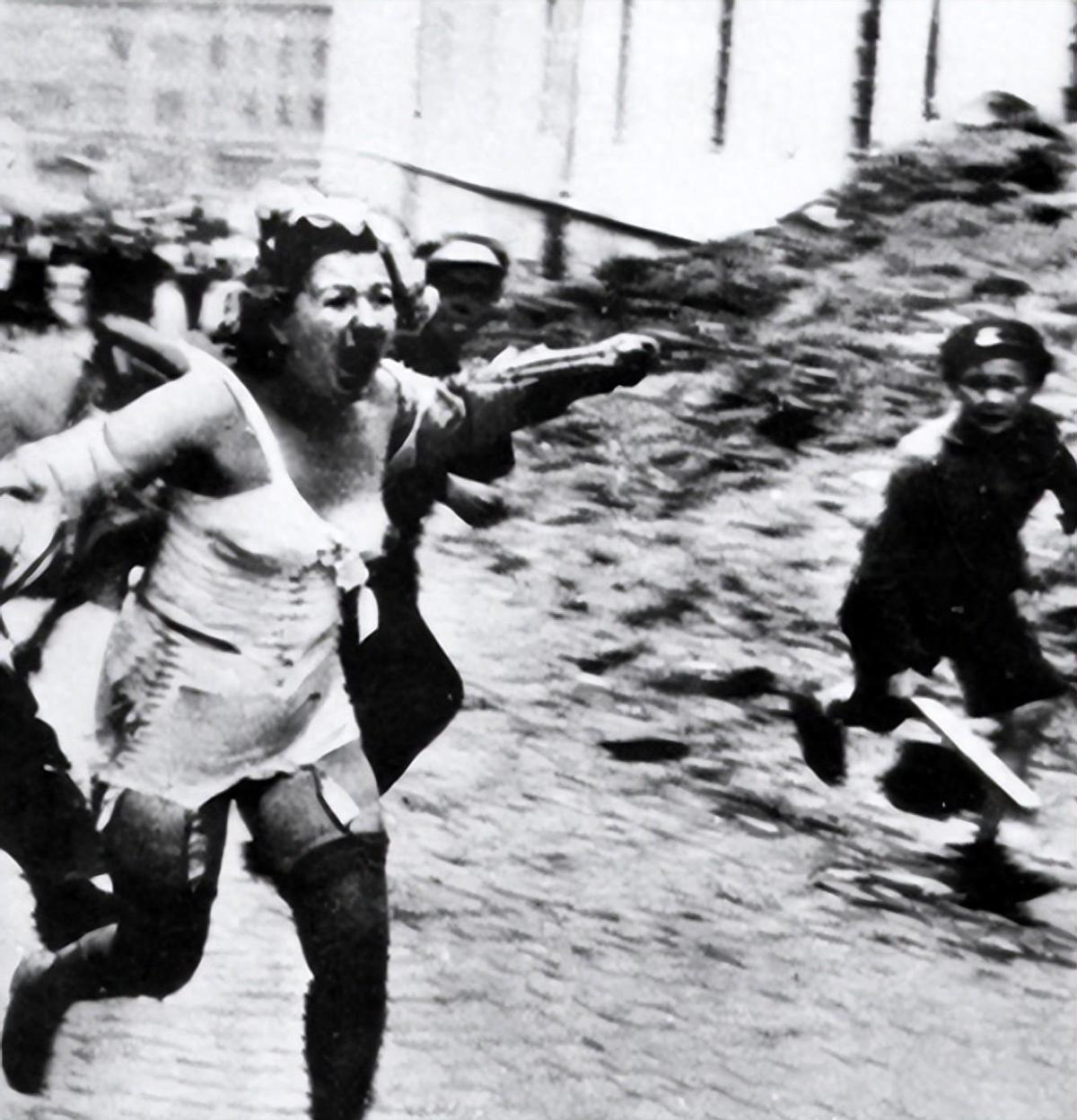 变态的纳粹德国，*光脱**犹太人女人衣服，集体*杀屠**!2