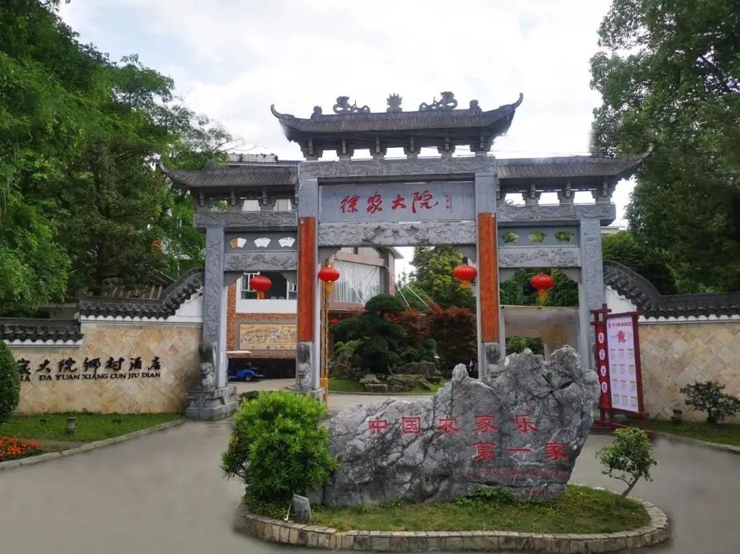 酒店的价格，拉胯的服务，骗人的景色：网红民宿大*局骗**