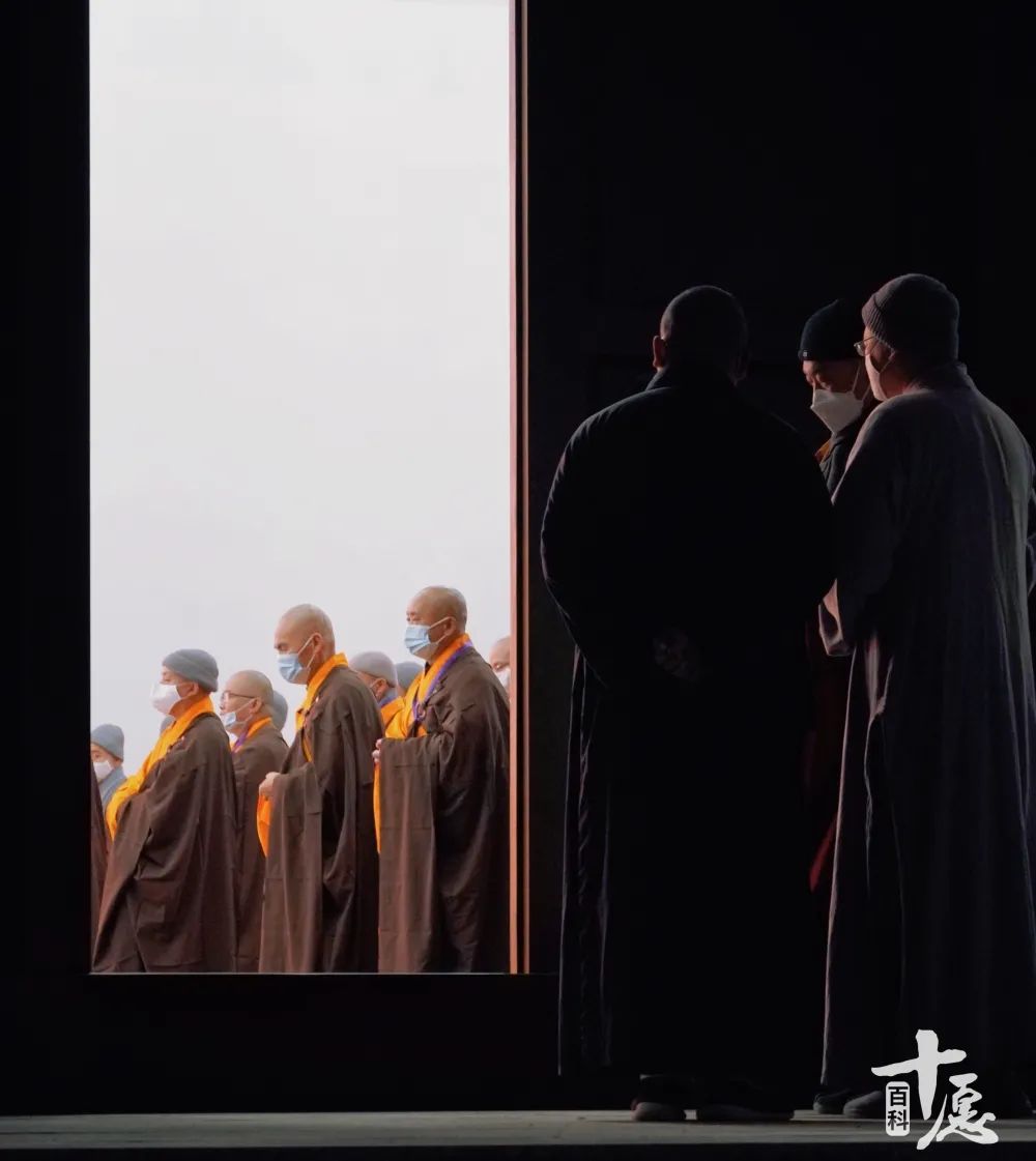 寺庙门槛不能踩的真正意思,坐寺院门槛有什么忌讳吗