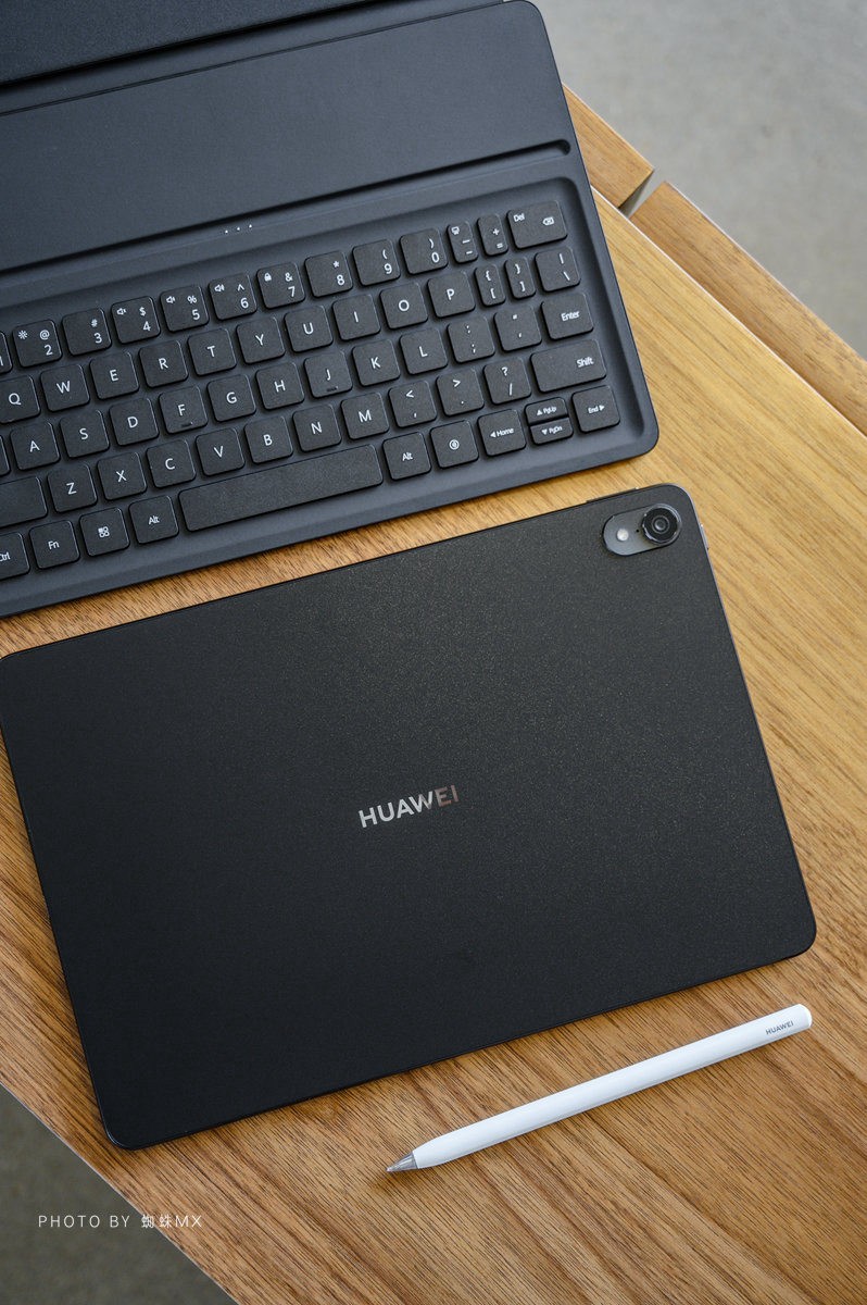 华为发布全新MatePadAir平板,华为平板matepadair打原神测评