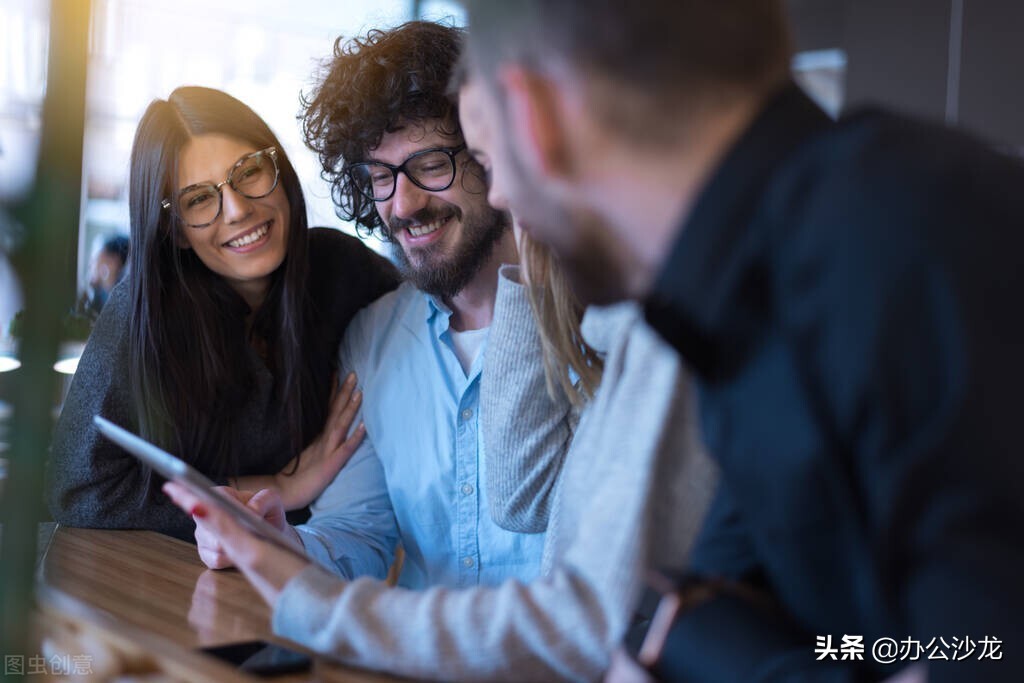 领导等着下属找自己谈话,领导随时待岗的准备