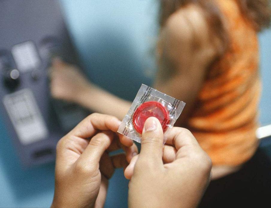 来姨妈前几天还是后几天是安全期,月经前后多少天是安全期啊